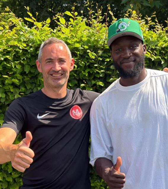 Niki De Proft van Merchtem United samen met Romelu Lukaku.